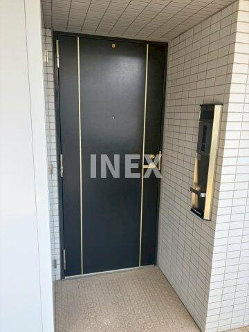 横浜市鶴見区生麦５丁目の賃貸マンションの玄関