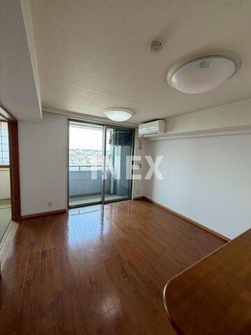 横浜市鶴見区生麦５丁目の賃貸マンションの居間・リビング