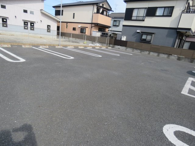 サンモールBの駐車場