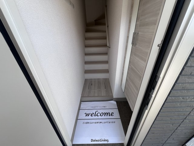 D-ROOM江井島の玄関