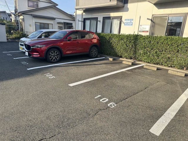 イーストコートの駐車場