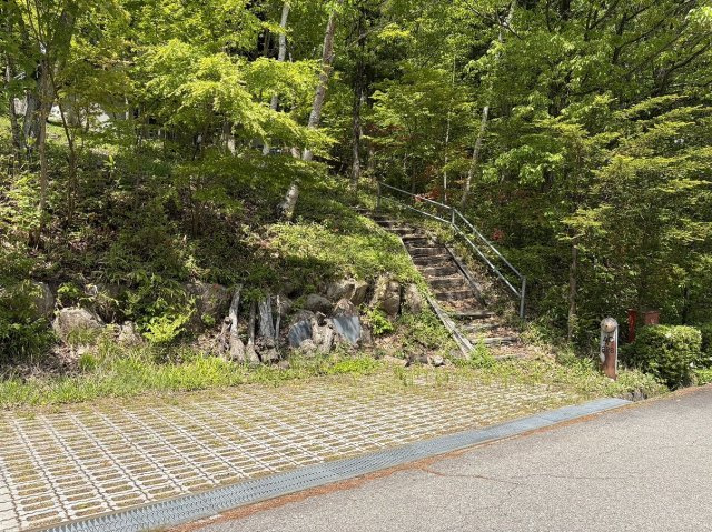 穂高牧　別荘の駐車場