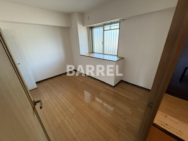 インペリアル花屋敷の洋室