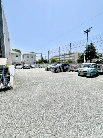 ピースコート園田の駐車場