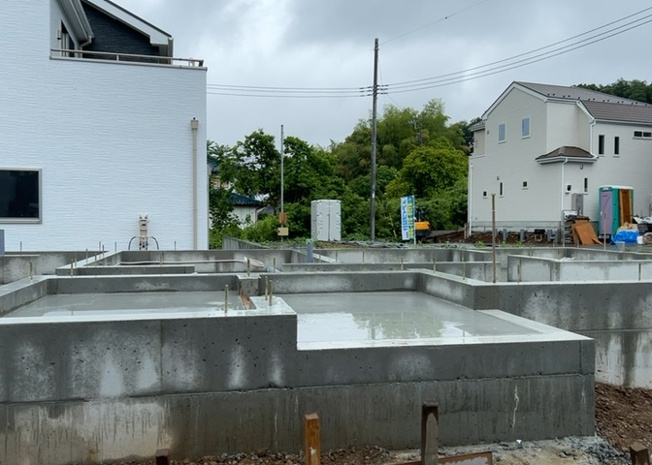 【外観】 | 物件の詳細については、現地を見てわかること以外に、役所や法務局などで調べないとわからないことがあります。そのため、現地に行く場合は、もしこの物件を買ったらどのような生活ができるかをイメージしましょう。