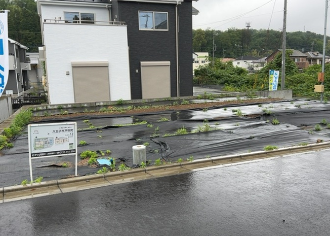 【庭】 | 庭があることでガーデニングや家庭菜園はもちろん、こどもの遊び場やペットを放して遊ぶことができます。また、家の周囲に余裕があるということです。隣地との間があれば、十分な日当たりと、風通しが確保できます。