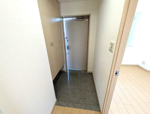コアマンションルネス九品寺の玄関