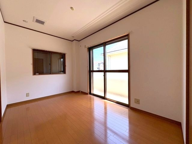 青葉丘マンションの洋室