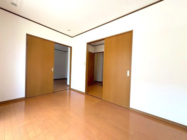 青葉丘マンションの洋室