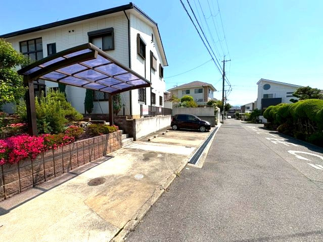青葉丘マンションの駐車場