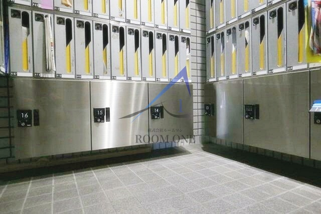 クリオ阪東橋壱番館のその他共用部分|集合ポストと宅配ボックスです。