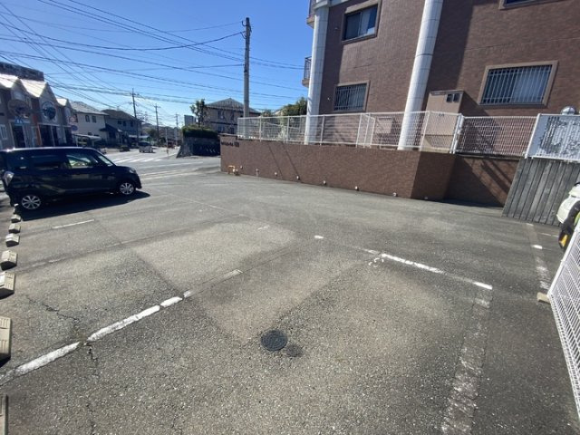 ロイヤルガーデン原田の駐車場|別号数タイプ