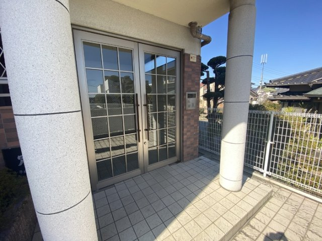 ロイヤルガーデン原田のエントランス|別号数タイプ
