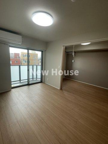 ロイジェント上板橋の居間・リビング