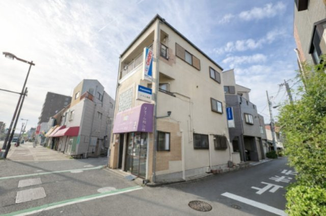 平野区平野東3丁目の前面道路含む現地写真|通り沿いでアクセスしやすく、集客面でも期待できそうな立地です。
