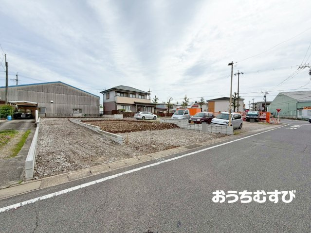 小牧市小木2丁目(全2棟)の前面道路含む現地写真