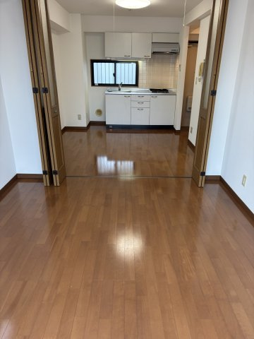 アークヒルズいずみのその他|仕切り戸を開いて広く使用できます　※現況優先