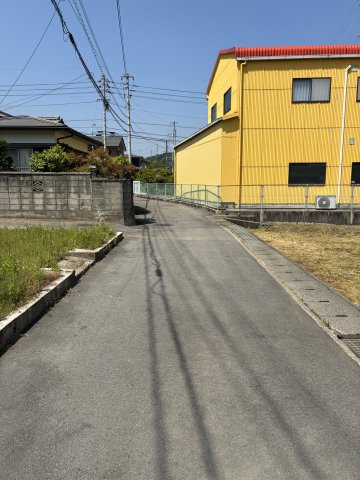 横水町　売土地の前面道路含む現地写真