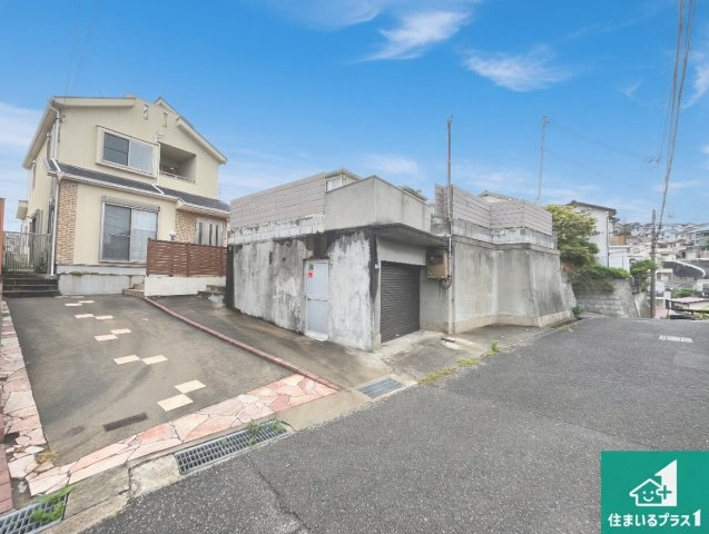 神戸市垂水区舞子坂　中古一戸建ての前面道路含む現地写真|車通りの少ない前面道路！お子様がいらっしゃるご家族でも安心！