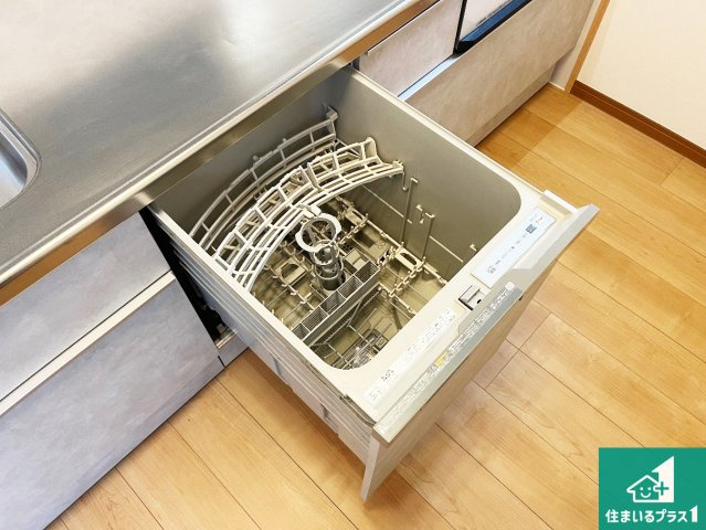 神戸市垂水区舞子坂　中古一戸建ての設備|食事後の一仕事、食器洗いをボタン一つでお任せできちゃいます！場所を取らないビルトイン式なので、お料理スペースもしっかり確保！