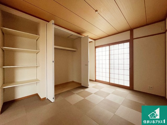 神戸市垂水区舞子坂　中古一戸建ての和室|一室あると便利な和室は客間としてだけでなく、小さなお子様のプレイルームや食後のくつろぎスペースとしてもご利用いただけます。収納もついていますので大活躍間違いなし！