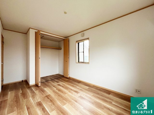 神戸市垂水区舞子坂　中古一戸建ての洋室|収納スペースが充実しているので子供の成長に合わせてたくさん収納ができます！家族構成に合わせた様々な活用ができる収納！