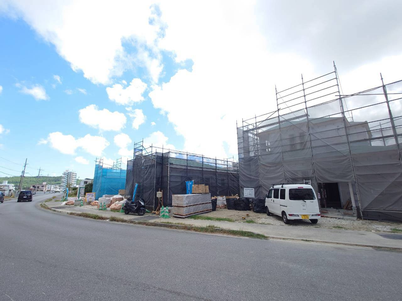 ＋＋南城市佐敷津波古－C号棟（全３棟）の前面道路含む現地写真