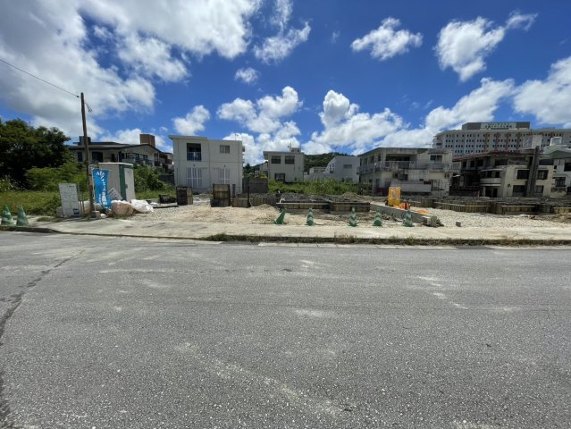 ＋＋南城市佐敷津波古－C号棟（全３棟）の前面道路含む現地写真