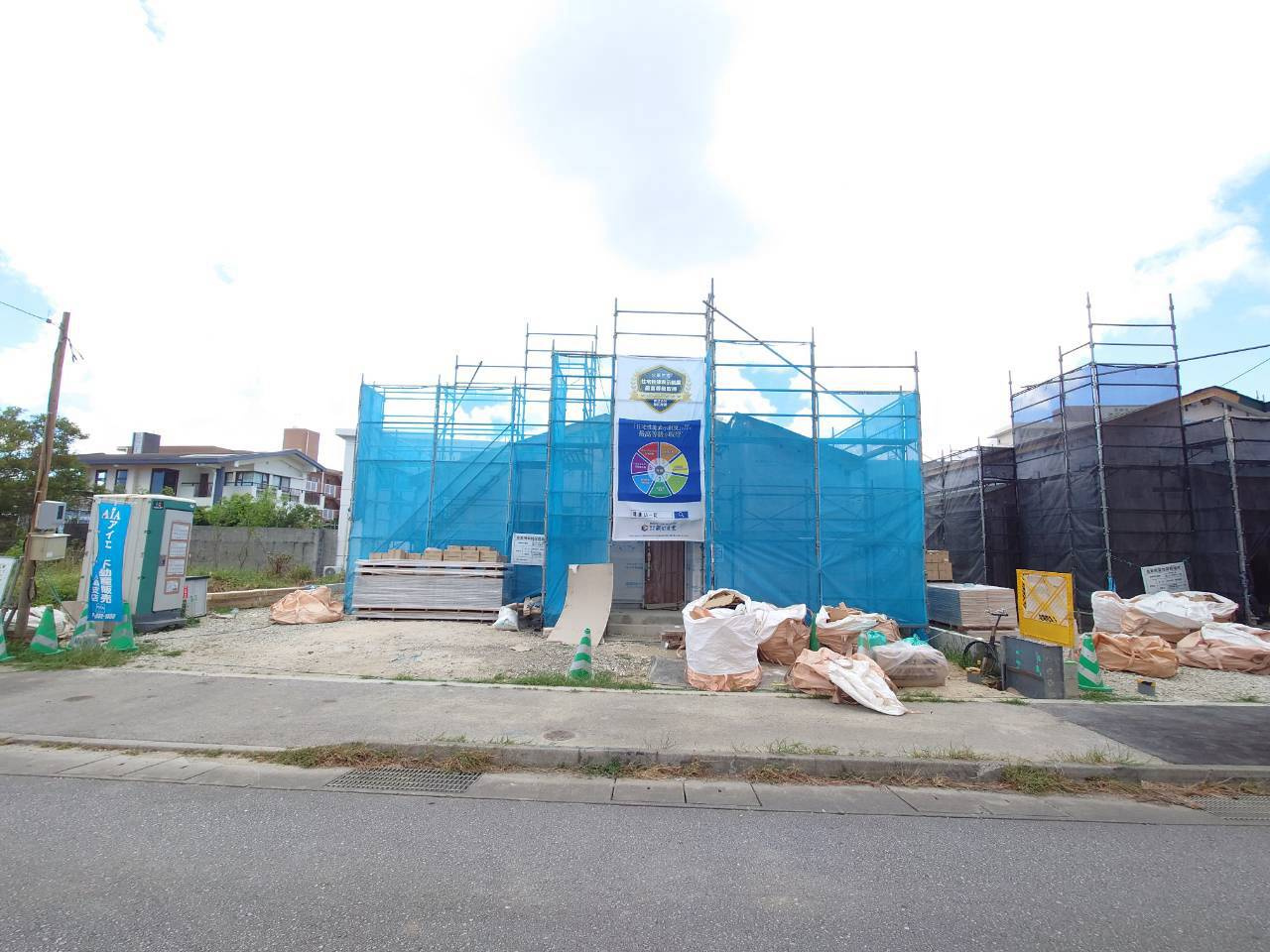 ＋＋南城市佐敷津波古－C号棟（全３棟）の前面道路含む現地写真