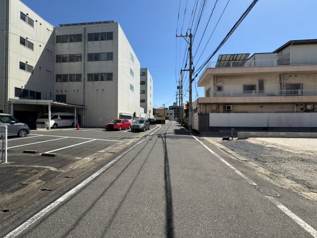 【前面道路含む現地写真】の画像