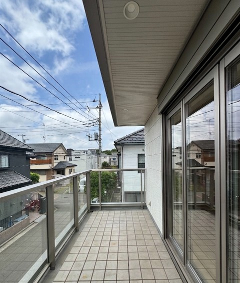 清瀬市中里5丁目中古戸建のバルコニー|バルコニーも広々としたスペースを確保♪
