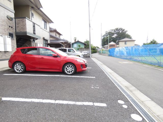 レスポワールⅢの駐車場