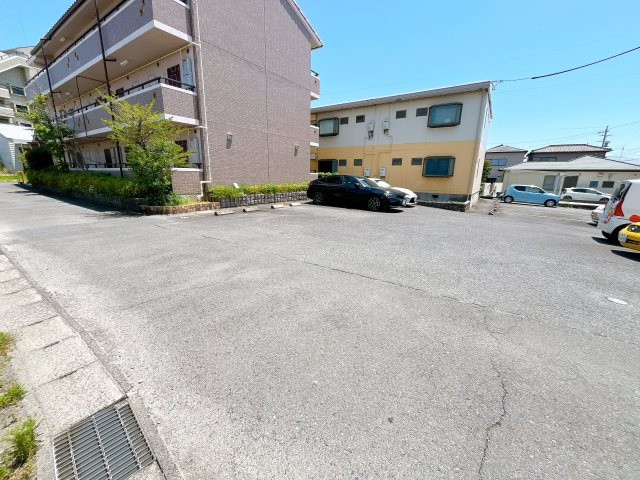 エ・レーヴの駐車場
