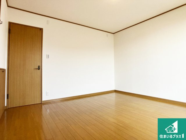 神戸市須磨区友が丘　中古一戸建ての洋室|シンプルな洋室は、自分好みのインテリアが楽しめます♪ぜひお楽しみください♪