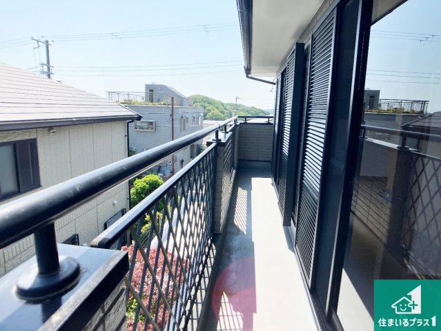 神戸市須磨区友が丘　中古一戸建てのバルコニー|ワイドバルコニーは洗濯物を干すスペースが広いのでご家族が多くても安心！