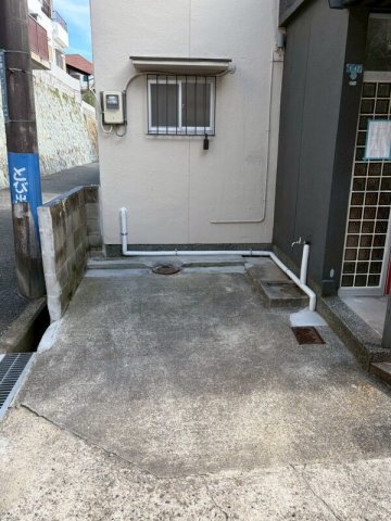 北舞子1丁目貸家の駐車場