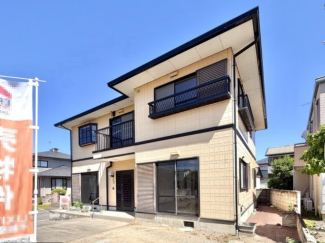 【中古戸建】伊勢崎市若葉町の外観|■外観|シンプルで洗練されたデザインは住まう人の色に染まり、個性を映し出します♪本日見学可能(*＾＾*)