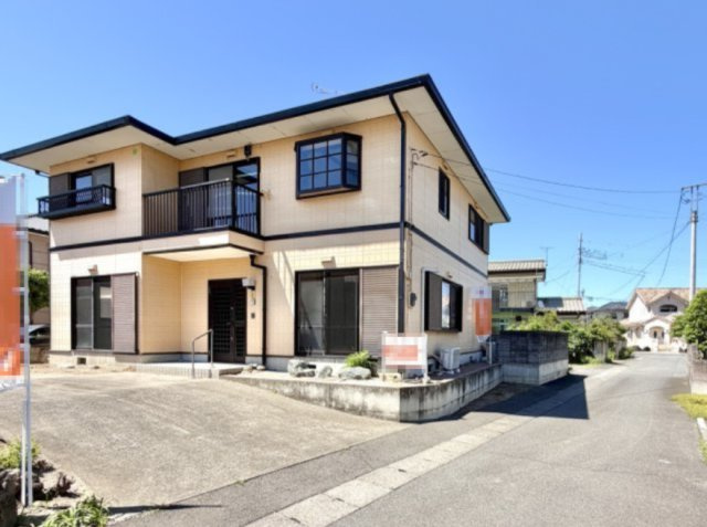 【中古戸建】伊勢崎市若葉町の外観|■外観｜土日のご見学はもちろん、平日・夜間のご案内も大歓迎です♪「今から見たい」や「仕事終わりに見たい」にもご対応できますのでお気軽にお問い合わせください♪
