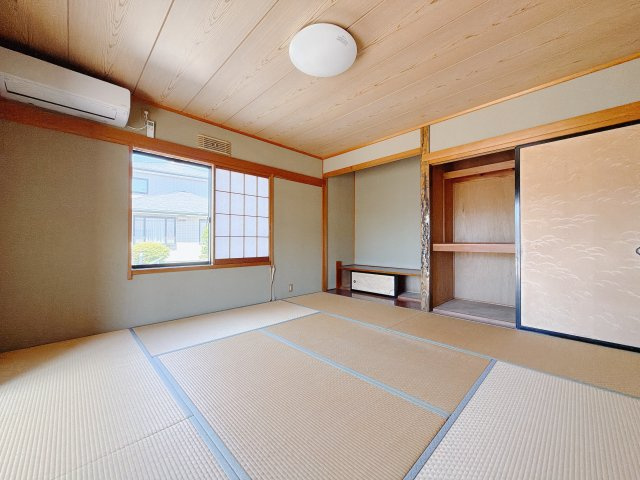 【中古戸建】伊勢崎市若葉町の和室|■1階和室｜和室でしか味わえない畳ならではの香りや素材で和のやすらぎを感じてください♪休日はお子様とお昼寝するのにも最適です！