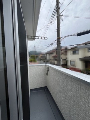 【バルコニー】 | 小倉台４丁目　新築戸建 | 竿差しも２ヶ所にあるので便利にお使いいただけます。