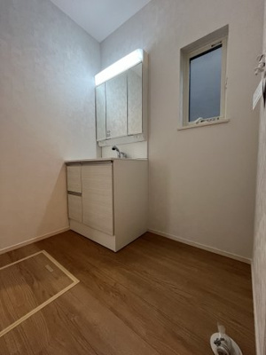 【ランドリースペース】 | 小倉台４丁目　新築戸建 | 窓がついて換気もできます。