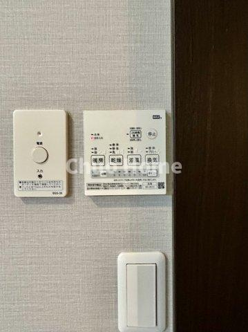江戸川区中葛西5丁目中古戸建の浴室|【浴室乾燥機】暖房・冷風・換気・乾燥が可能です。毎日を快適に過ごせるうれしい機能が揃っています。雨の日の洗濯物も安心です。