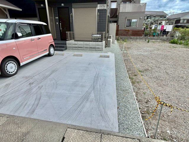 ARROWの駐車場
