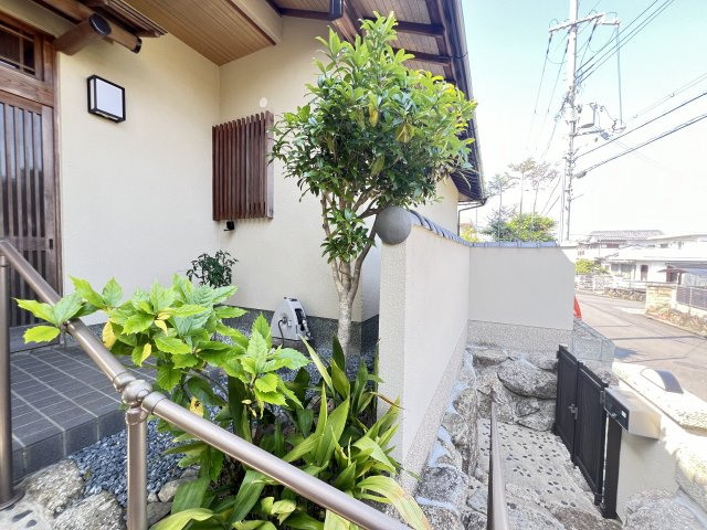 桜井市朝倉台西５丁目の庭|植栽も素敵です。