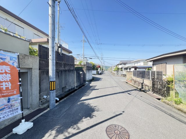 桜井市朝倉台西５丁目の前面道路含む現地写真