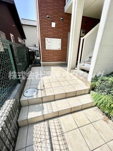 シャロル東園田のエントランス
