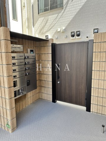 津川サンライト足立のエントランス