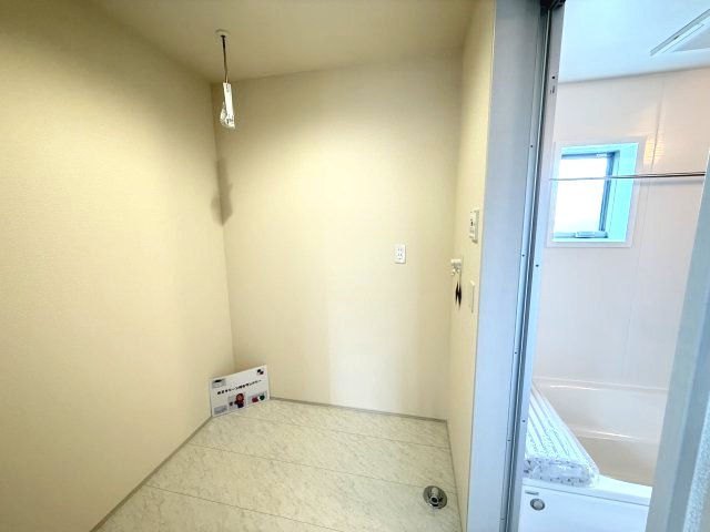 リーブルガーデンＳ渋川渋川第５　１号棟の脱衣所|脱衣室です。洗面室と分離タイプなのでお風呂上りもゆったりお着替えできます。