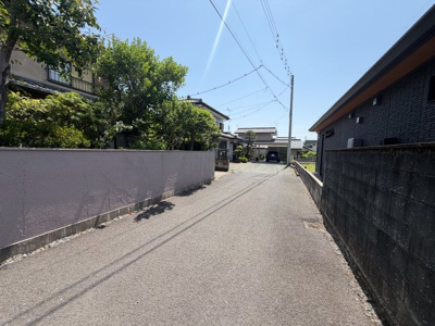 【前面道路含む現地写真】 | 桐生市相生町5丁目　IHキッチン　6LDK