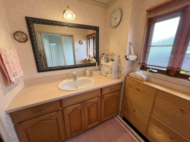 勝田郡奈義町中古住宅　4LDK＋S＋倉庫の独立洗面台